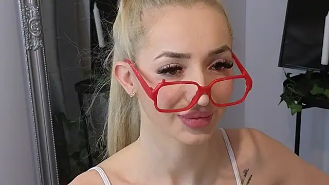 JuliaJuliette online show from February 23, 2025, 8:55 pm