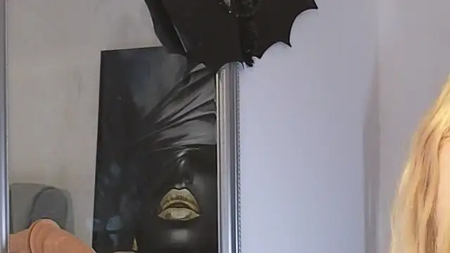 Snapshot of JuliaJuliette chatting on October 28, 2025, 1:20 am JuliaJuliette online show from October 28, 2025, 1:20 am