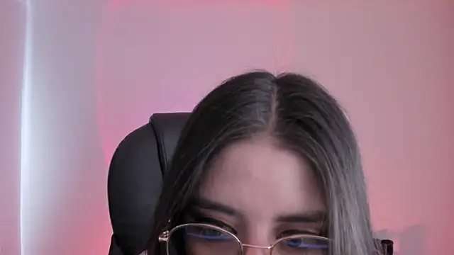 Snapshot of HazelKush chatting on September 22, 2025, 4:20 pm HazelKush online show from September 22, 2025, 4:20 pm