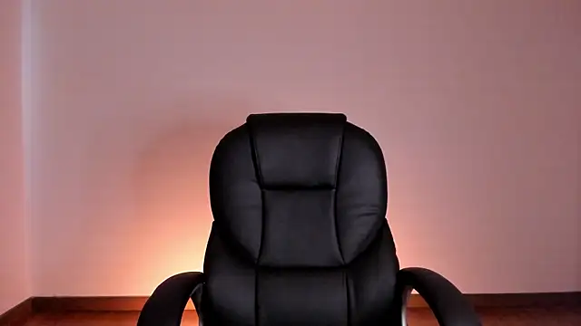 Snapshot of HazelKush chatting on October 6, 2025, 8:06 pm HazelKush online show from October 6, 2025, 8:06 pm