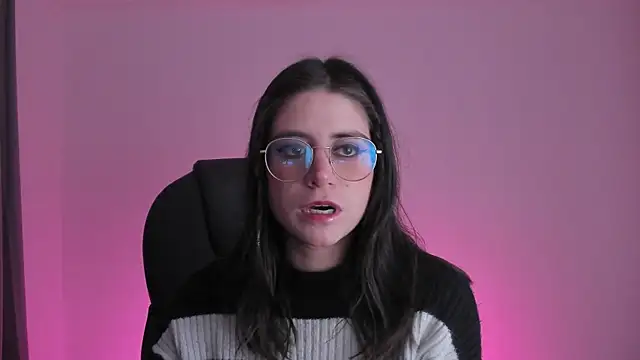 Snapshot of HazelKush chatting on October 14, 2025, 9:48 pm HazelKush online show from October 14, 2025, 9:48 pm