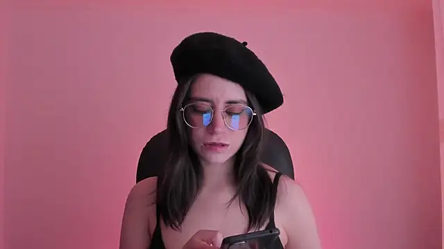 Snapshot of HazelKush chatting on October 23, 2025, 9:24 pm HazelKush online show from October 23, 2025, 9:24 pm