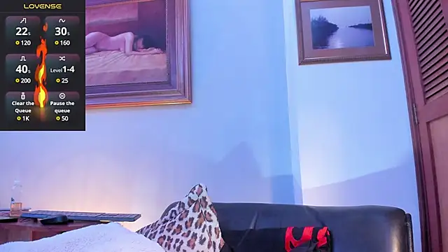 Snapshot of ImDominike chatting on January 5, 2025, 1:13 am ImDominike online show from January 5, 2025, 1:13 am