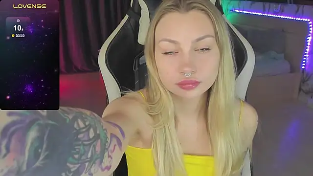 BiMolly online show from December 16, 2024, 2:25 am