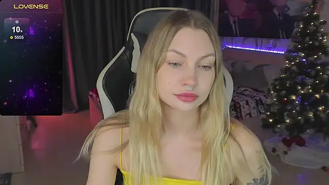 BiMolly online show from February 28, 2025, 9:12 pm