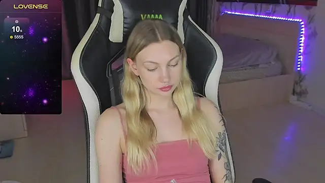 BiMolly online show from March 13, 2025, 4:16 am