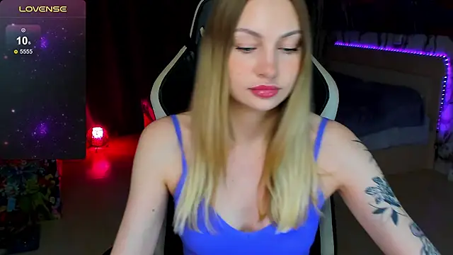 BiMolly online show from October 23, 2025, 9:35 pm