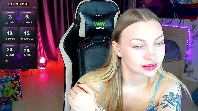 BiMolly online show from November 13, 2025, 9:36 pm