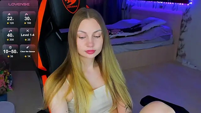 BiMolly online show from June 10, 2026, 3:44 pm