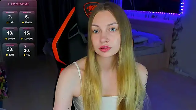 BiMolly online show from June 14, 2026, 7:49 pm