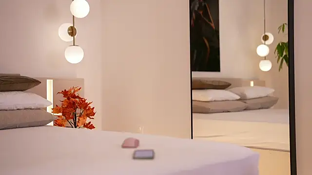 DoviaClaire online show from November 17, 2025, 7:47 am