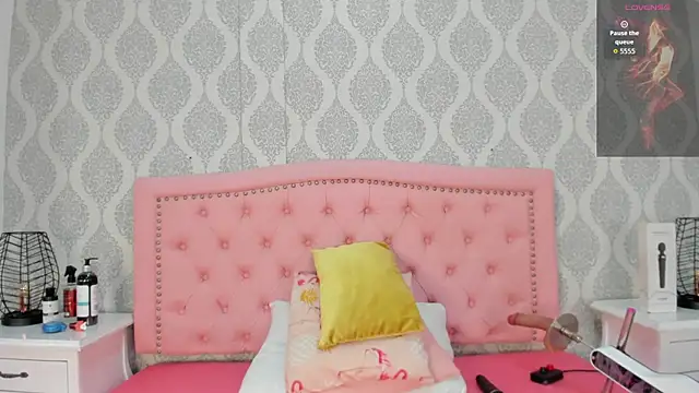 Princsgirl  online show from June 14, 2026, 7:05 pm