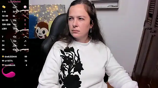 angelaagomez online show from January 3, 2025, 3:27 am