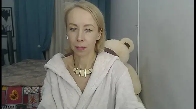 LuxuryNika online show from December 8, 2024, 6:50 pm