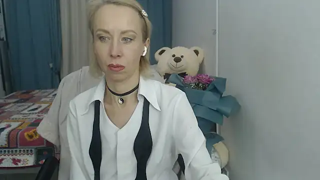 LuxuryNika online show from December 16, 2024, 6:38 pm