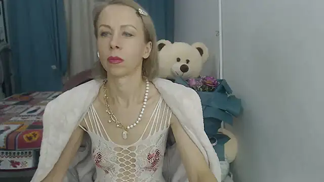 LuxuryNika online show from December 18, 2024, 7:19 pm