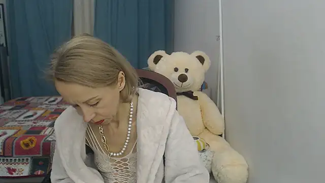 LuxuryNika online show from December 19, 2024, 6:12 pm