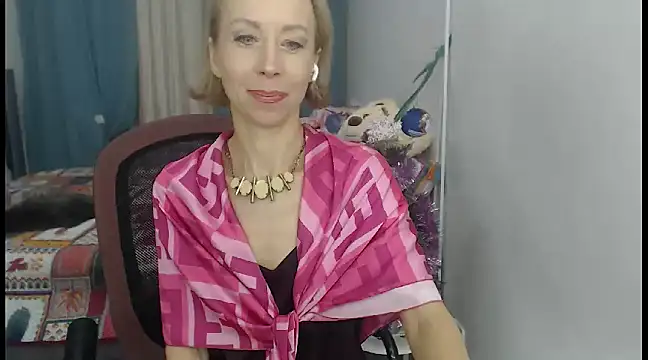 LuxuryNika online show from January 1, 2025, 2:20 pm