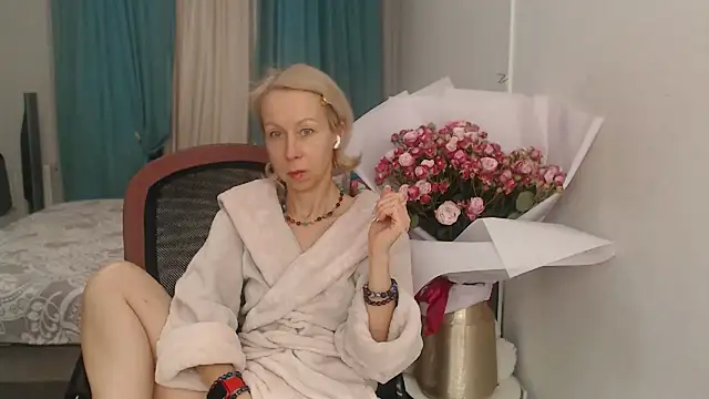 Snapshot of LuxuryNika chatting on November 10, 2025, 1:43 pm LuxuryNika online show from November 10, 2025, 1:43 pm