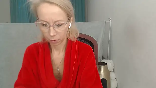 Snapshot of LuxuryNika chatting on November 21, 2025, 10:58 am LuxuryNika online show from November 21, 2025, 10:58 am