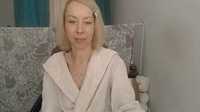 Snapshot of LuxuryNika chatting on November 26, 2025, 10:27 am LuxuryNika online show from November 26, 2025, 10:27 am