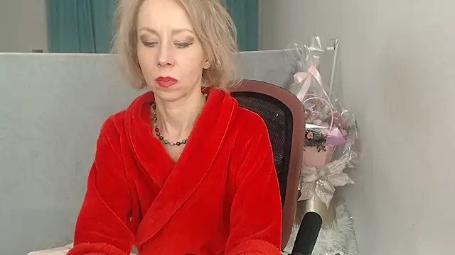 Snapshot of LuxuryNika chatting on February 4, 2026, 8:14 pm LuxuryNika online show from February 4, 2026, 8:14 pm