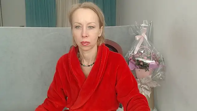 Snapshot of LuxuryNika chatting on February 5, 2026, 5:39 pm LuxuryNika online show from February 5, 2026, 5:39 pm