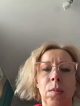 Snapshot of LuxuryNika chatting on February 10, 2026, 11:36 am LuxuryNika online show from February 10, 2026, 11:36 am