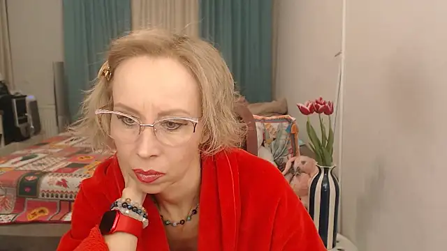 LuxuryNika online show from March 19, 2026, 4:44 pm