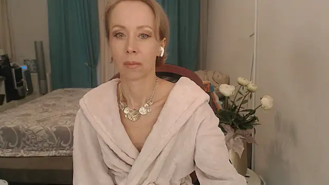 LuxuryNika online show from May 13, 2026, 2:47 pm