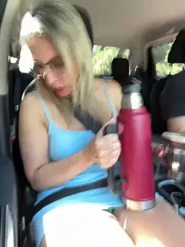 Snapshot of Gatitacarlita chatting on December 18, 2024, 5:52 pm Gatitacarlita online show from December 18, 2024, 5:52 pm