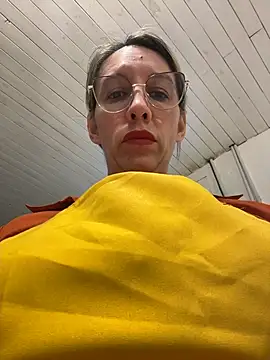 Gatitacarlita online show from May 9, 2026, 6:13 pm