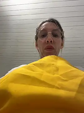 Gatitacarlita online show from May 14, 2026, 7:53 pm