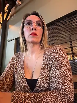 Gatitacarlita online show from May 16, 2026, 10:30 pm