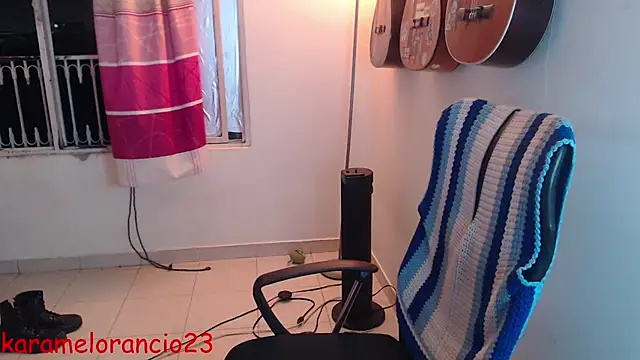 Snapshot of Smoke_trip_Alicia chatting on October 4, 2025, 3:37 am Smoke trip Alicia online show from October 4, 2025, 3:37 am