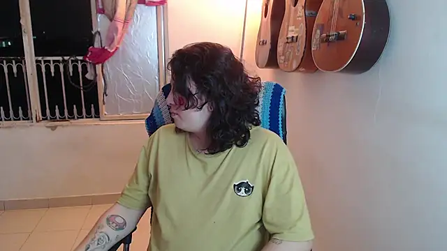 Snapshot of Smoke_trip_Alicia chatting on October 19, 2025, 3:40 am Smoke trip Alicia online show from October 19, 2025, 3:40 am