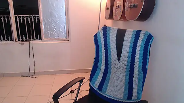 Snapshot of Smoke_trip_Alicia chatting on October 23, 2025, 4:45 am Smoke trip Alicia online show from October 23, 2025, 4:45 am