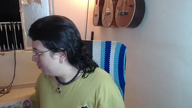 Snapshot of Smoke_trip_Alicia chatting on October 27, 2025, 4:05 am Smoke trip Alicia online show from October 27, 2025, 4:05 am