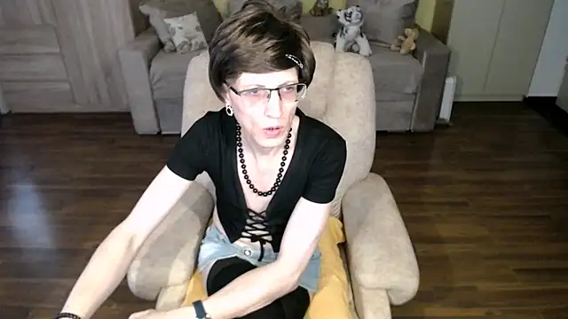 clementine online show from May 11, 2026, 2:56 pm
