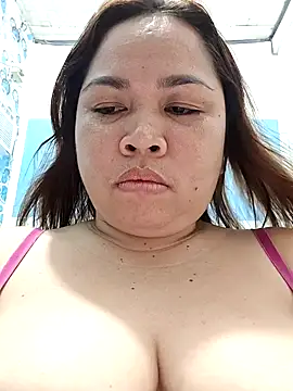 Snapshot of XXLorie_02 chatting on April 4, 2026, 11:40 am XXLorie 02 online show from April 4, 2026, 11:40 am