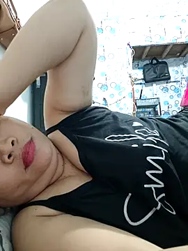 Snapshot of XXLorie_02 chatting on April 16, 2026, 12:00 am XXLorie 02 online show from April 16, 2026, 12:00 am