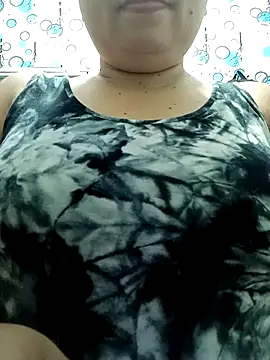 Snapshot of XXLorie_02 chatting on April 21, 2026, 12:01 am XXLorie 02 online show from April 21, 2026, 12:01 am