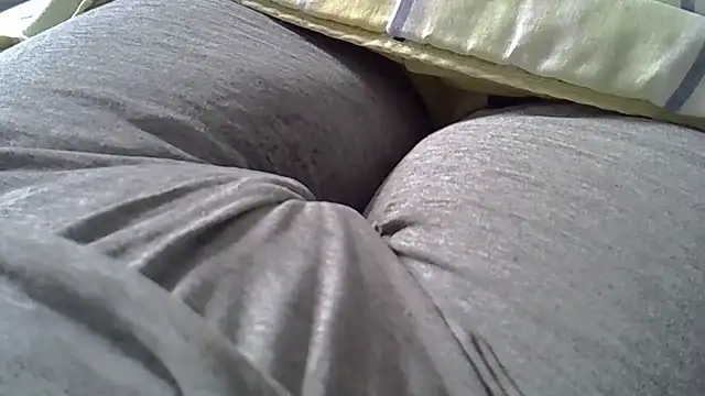 Snapshot of perescam chatting on October 5, 2025, 3:32 pm perescam online show from October 5, 2025, 3:32 pm