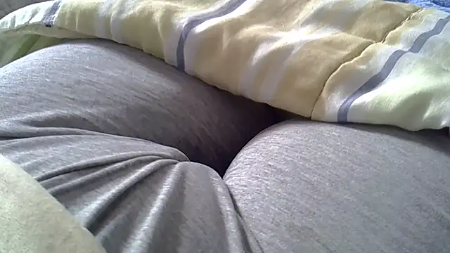 Snapshot of perescam chatting on October 25, 2025, 2:35 pm perescam online show from October 25, 2025, 2:35 pm