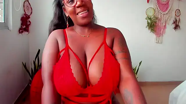 Adrilovechocolate online show from December 6, 2024, 9:46 pm