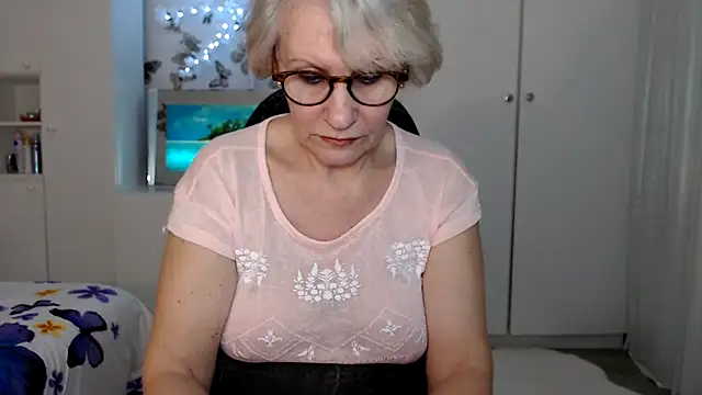 Ghertrude52 online show from March 4, 2025, 7:41 am