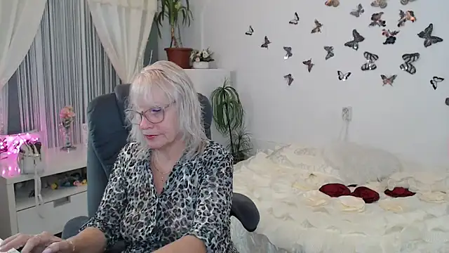 Ghertrude52 online show from October 1, 2025, 3:01 am