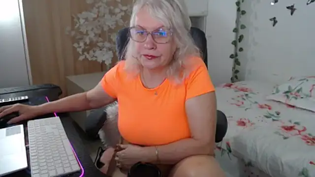 Ghertrude52 online show from May 8, 2026, 4:07 am
