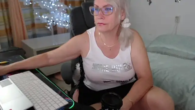 Ghertrude52 online show from June 16, 2026, 4:26 am