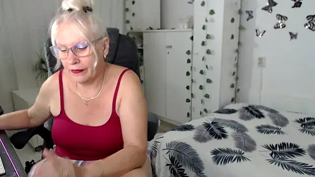 Ghertrude52 online show from July 30, 2026, 4:11 am